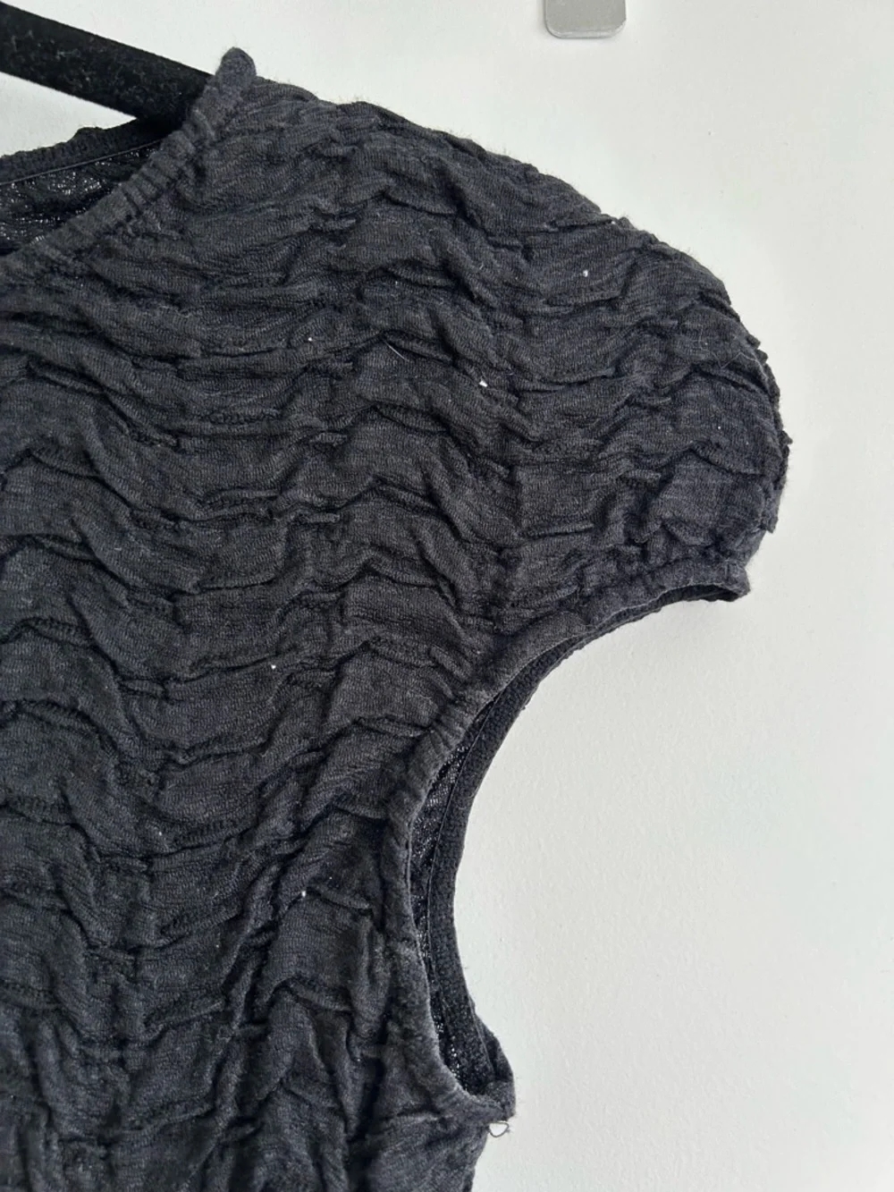Zara Black Textured Crew Neck Tee - Picture 4 of 4